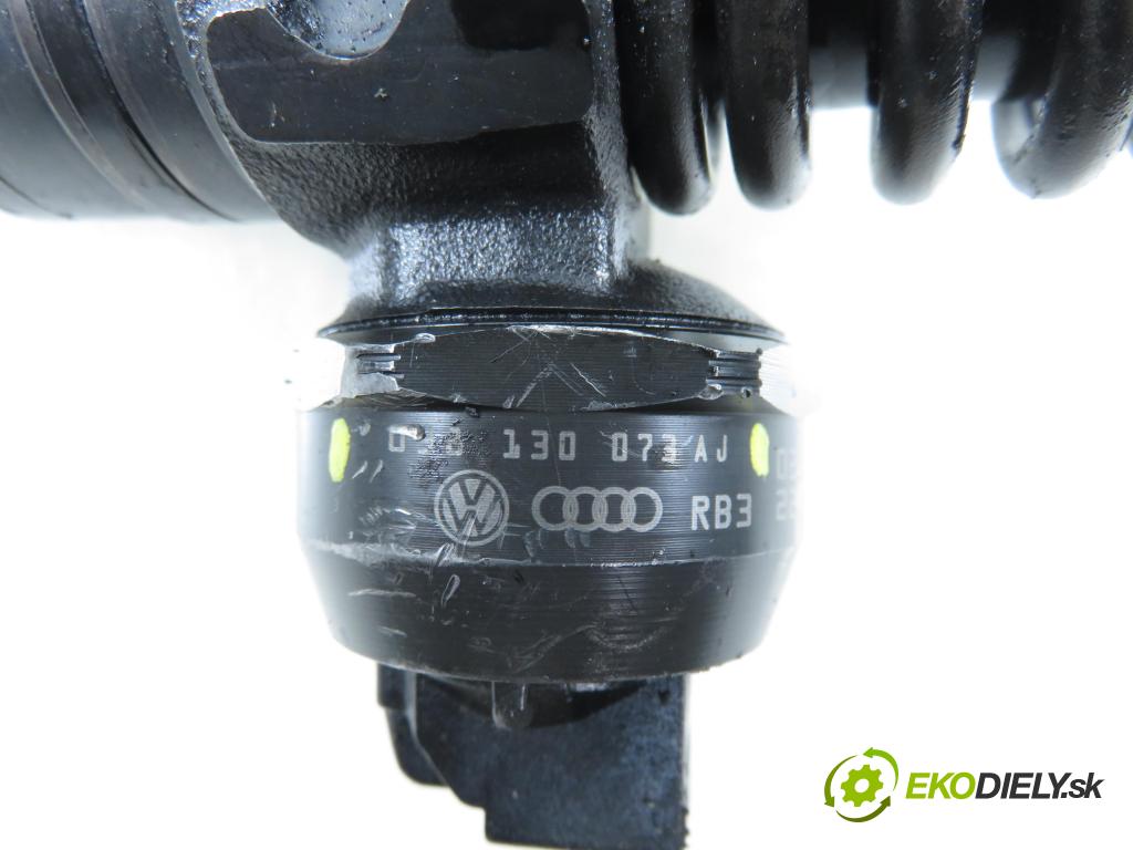 VW PASSAT B5.5 Variant (3B6) KOMBI 2002 74,00 1.9 TDI PD 101 - AVB 1896,00 Vstrekovač 038130073AJ ; 0414720037 (Vstrekovač paliva)
