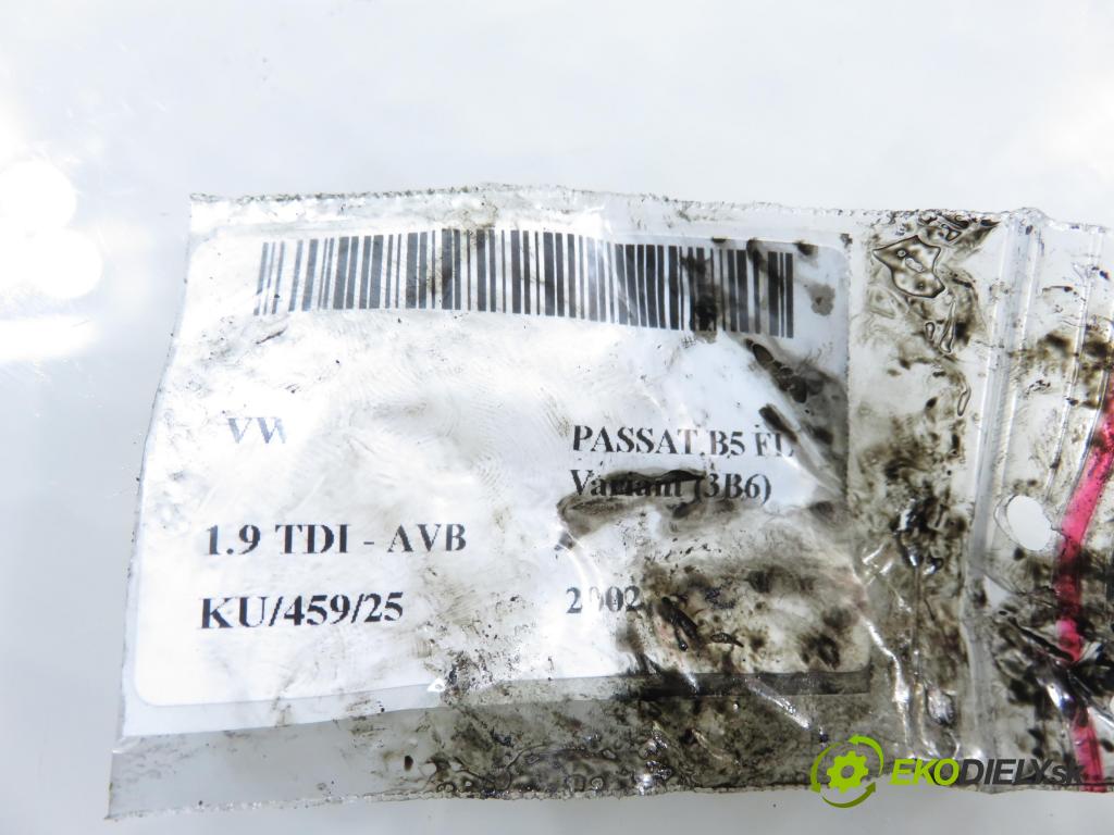 VW PASSAT B5.5 Variant (3B6) KOMBI 2002 74,00 1.9 TDI PD 101 - AVB 1896,00 Vstrekovač 038130073AJ ; 0414720037 (Vstrekovač paliva)