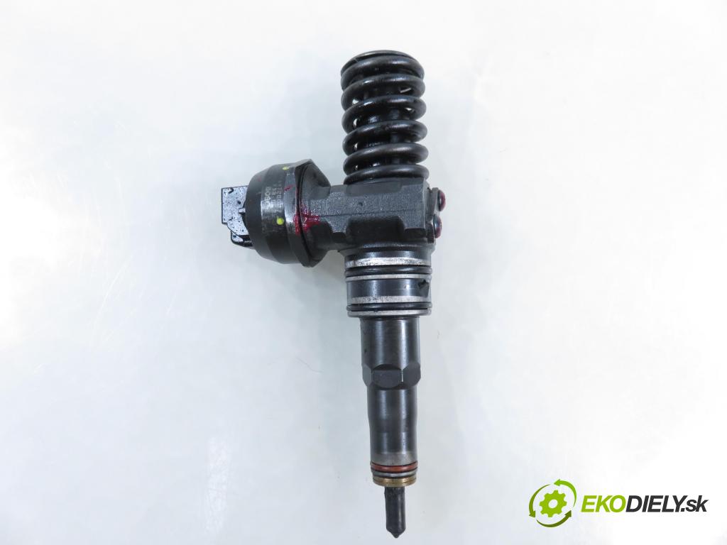 VW PASSAT B5.5 Variant (3B6) KOMBI 2002 74,00 1.9 TDI PD 101 - AVB 1896,00 Vstrekovač 038130073AJ ; 0414720037 (Vstrekovač paliva)