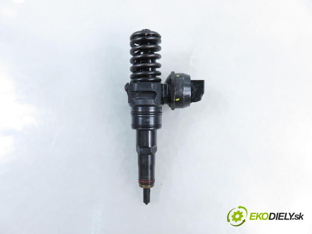 VW PASSAT B5.5 Variant (3B6) KOMBI 2002 74,00 1.9 TDI PD 101 - AVB 1896,00 Vstrekovač 038130073AJ ; 0414720037 (Vstrekovač paliva)