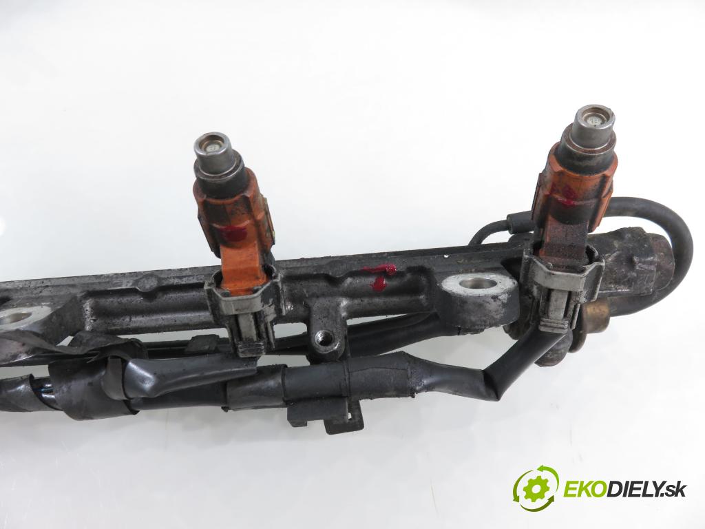 SUZUKI GRAND VITARA I (FT, HT) TERENOWY 2000 94,00 2.0 4x4 128 - J20A 1995,00 Lišta vstrekovacia INP771 (Vstrekovacia lišta)