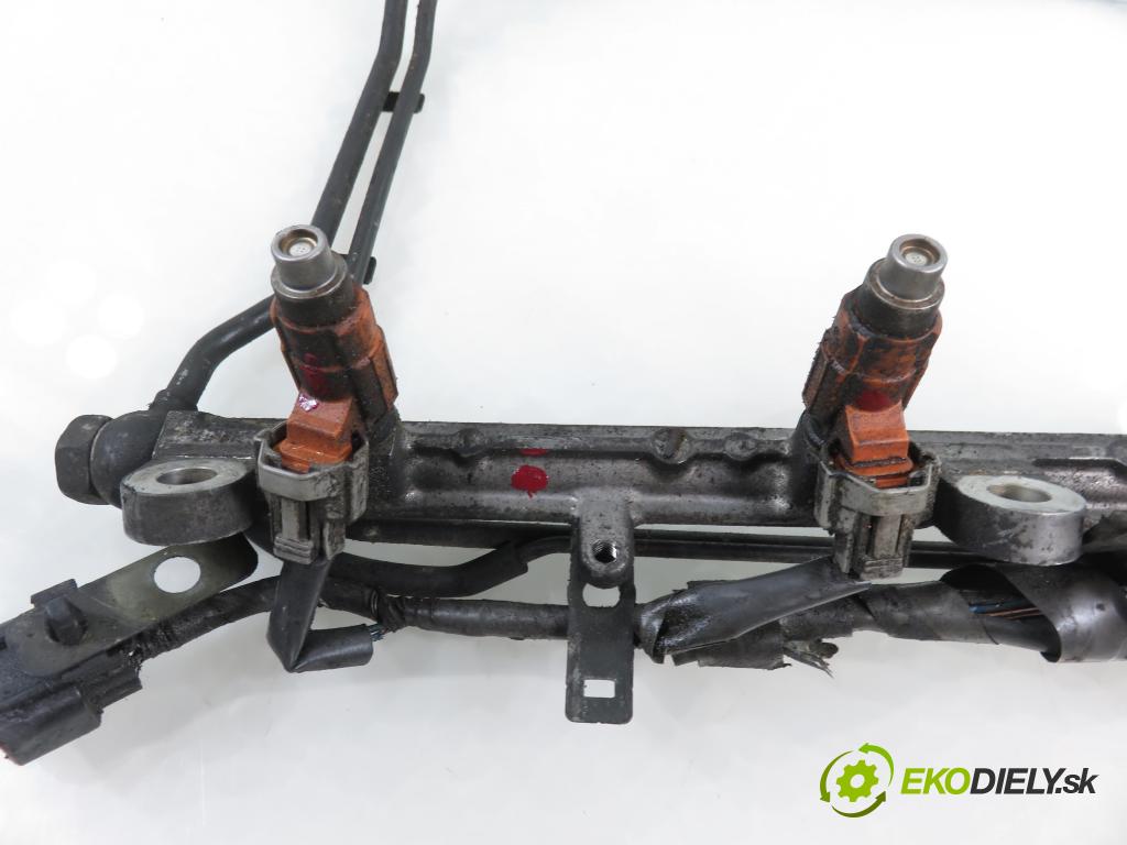 SUZUKI GRAND VITARA I (FT, HT) TERENOWY 2000 94,00 2.0 4x4 128 - J20A 1995,00 Lišta vstrekovacia INP771 (Vstrekovacia lišta)