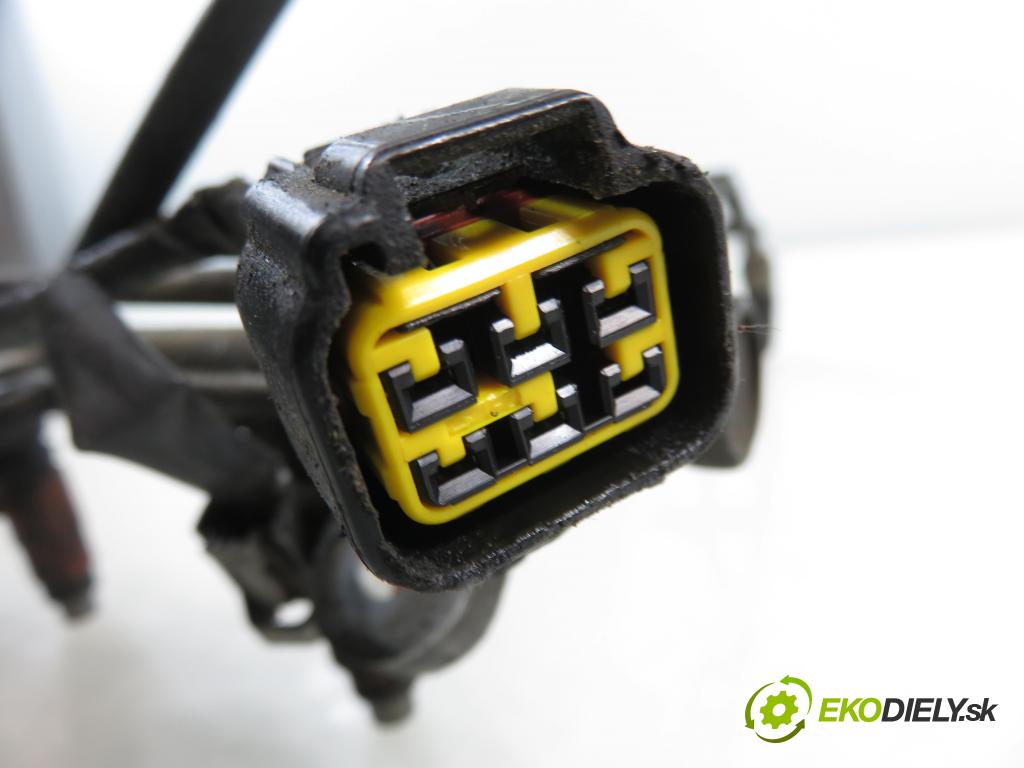 SUZUKI GRAND VITARA I (FT, HT) TERENOWY 2000 94,00 2.0 4x4 128 - J20A 1995,00 Lišta vstrekovacia INP771 (Vstrekovacia lišta)