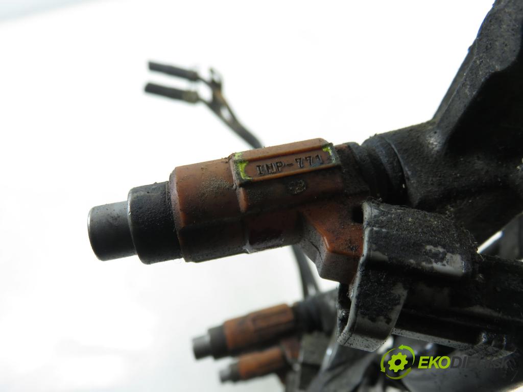 SUZUKI GRAND VITARA I (FT, HT) TERENOWY 2000 94,00 2.0 4x4 128 - J20A 1995,00 Lišta vstrekovacia INP771 (Vstrekovacia lišta)