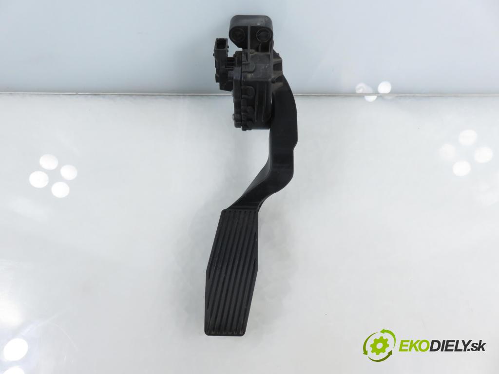 OPEL ZAFIRA A Nadwozie Wielkopojemne (MPV) (T98)  MINIVAN 2001 74,00 1.6 16V - Z 16 XE 1598,00 Potenciometer plynu 9202341BT ; 6PV00811400 (Potenciometer plynového pedálu)