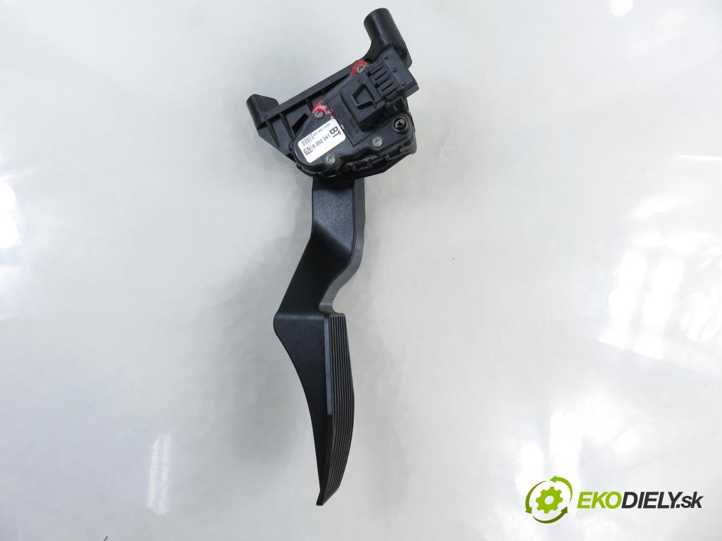 OPEL ZAFIRA A Nadwozie Wielkopojemne (MPV) (T98)  MINIVAN 2001 74,00 1.6 16V - Z 16 XE 1598,00 Potenciometer plynu 9202341BT ; 6PV00811400 (Potenciometer plynového pedálu)