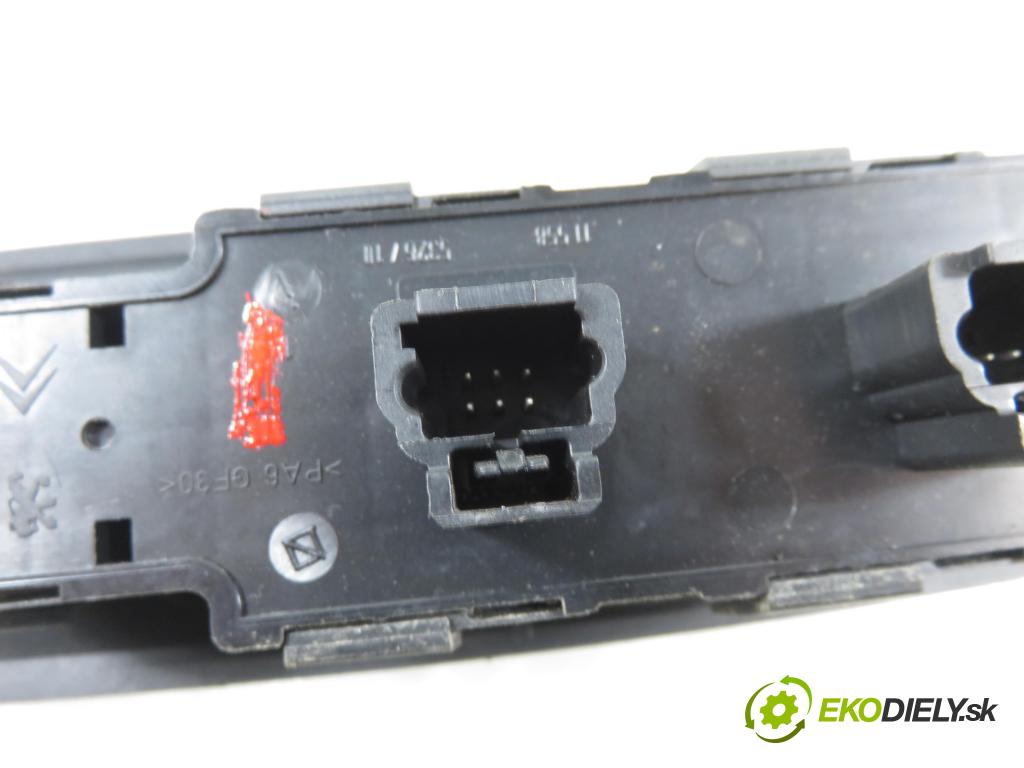 PEUGEOT 807 (EB_) MINIVAN 2004 94,00 2.2 16V HDi 128 - 4HW 2179,00 Panel ovládaní oken 14957520XT