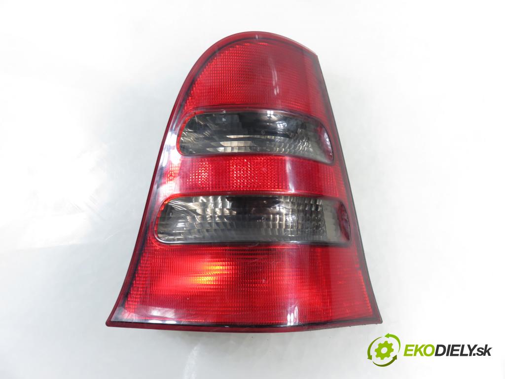 MERCEDES-BENZ KLASA A (W168) HB 2002 70,00 A 170 CDI 95 - OM 668.942 1689,00 světlo pravé zadní A1688208064R