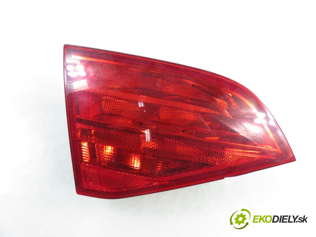 AUDI A4 Avant (8K5, B8) KOMBI 2009 105,00 2.0 TDI - CAGA 1968,00 světlo levé zadní kufr 8K9945093