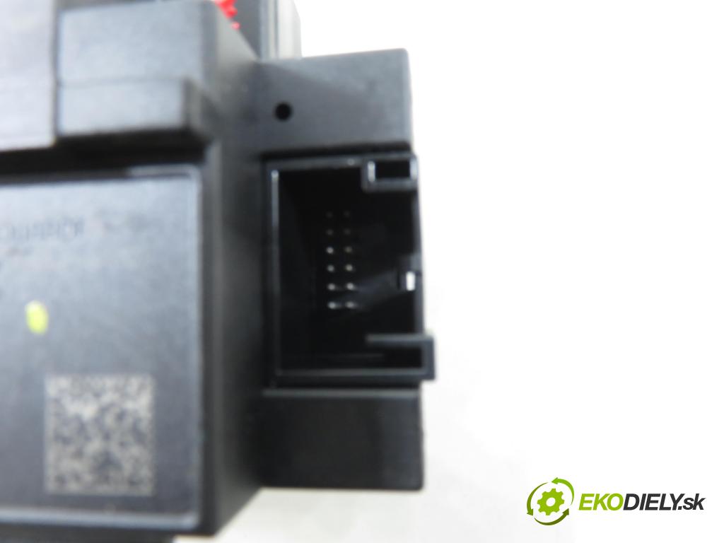 AUDI A4 Avant (8K5, B8) KOMBI 2009 105,00 2.0 TDI - CAGA 1968,00 spinačka 8K0909131D (Spínacia skrinka)