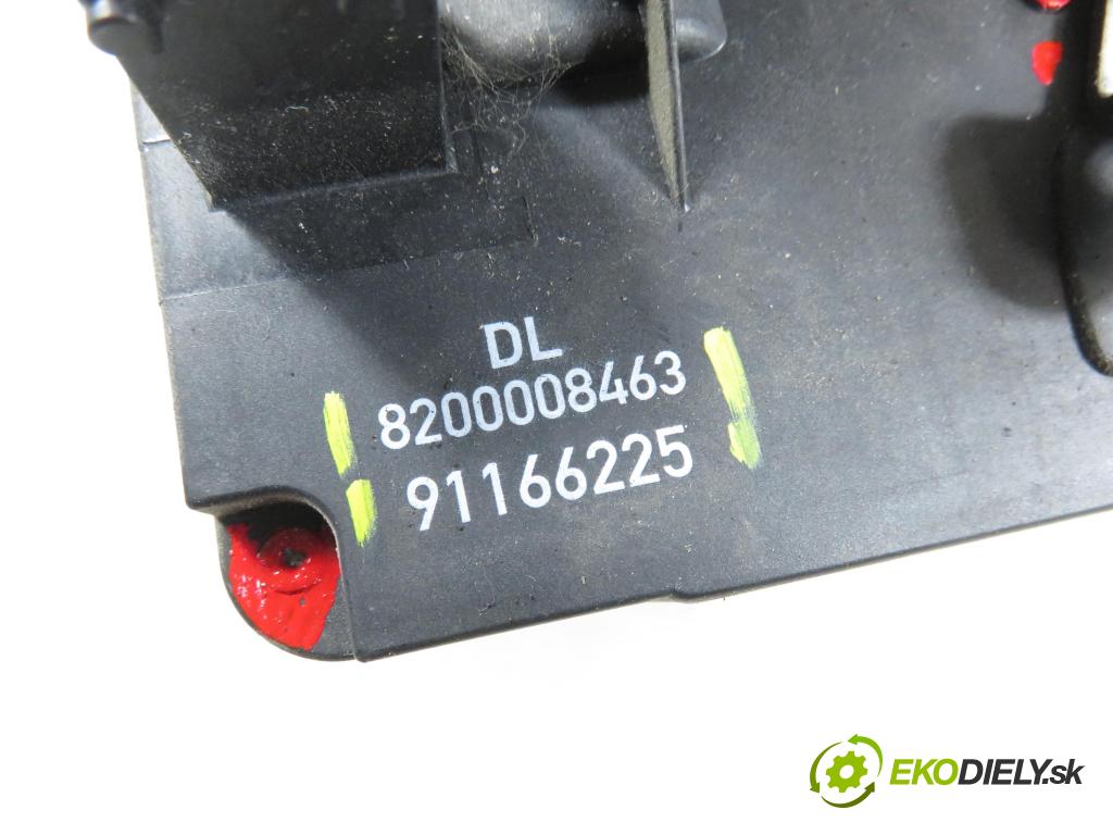 RENAULT TRAFIC II Skrzynia (FL) FURGON 2007 84,00 2.0 dCi 115 - M9R 780 1995,00 zámok Dvere posúvne 8200008463 ; 91166225 ; 8200004828