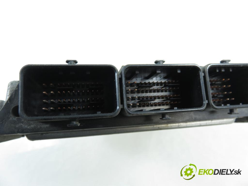 RENAULT TRAFIC II Skrzynia (FL) FURGON 2007 84,00 2.0 dCi 115 - M9R 780 1995,00 řídící jednotka motora 8200666516 ; 8200666519 ; 0281012658