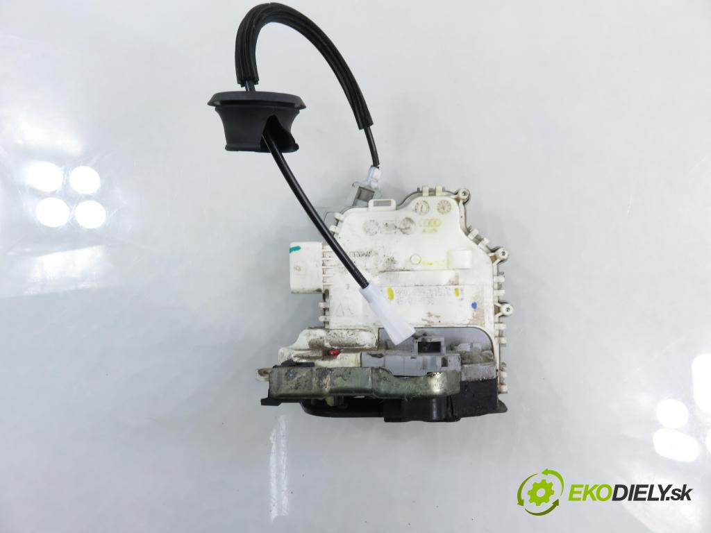 AUDI A4 Avant (8K5, B8) KOMBI 2009 105,00 2.0 TDI - CAGA 1968,00 zámok 8K0839015C