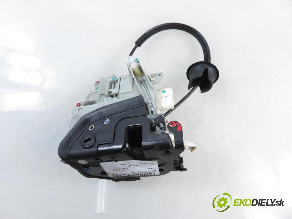 AUDI A4 Avant (8K5, B8) KOMBI 2009 105,00 2.0 TDI - CAGA 1968,00 zámok 8K0839015C