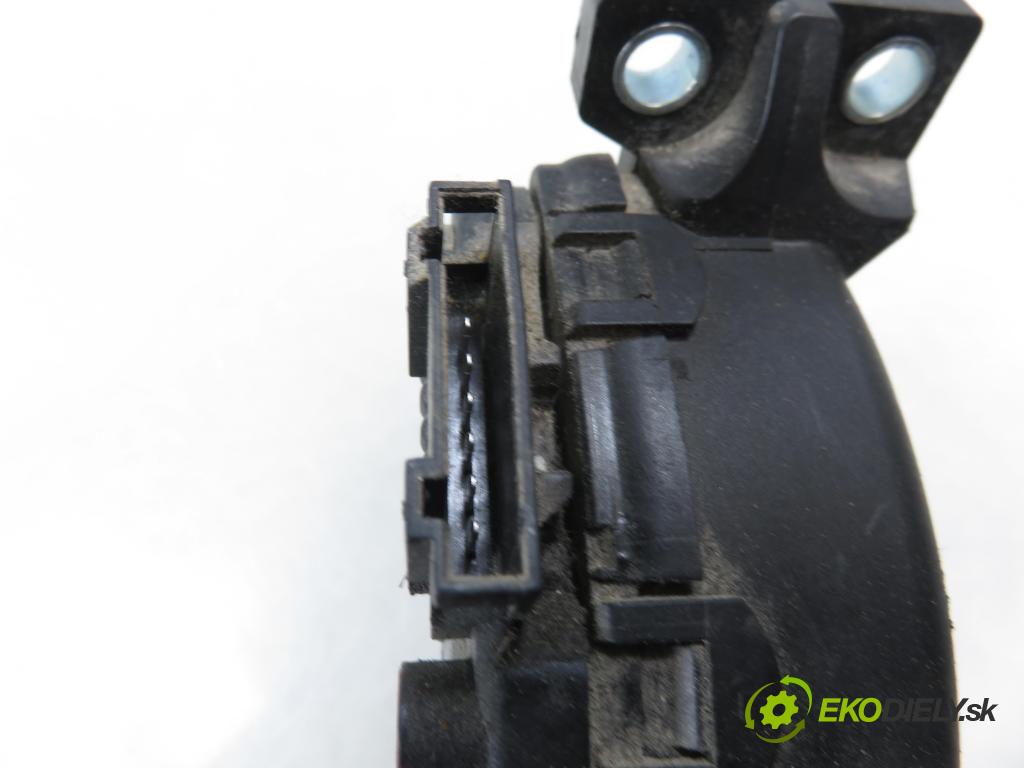 RENAULT TRAFIC II Skrzynia (FL) FURGON 2007 84,00 2.0 dCi 115 - M9R 780 1995,00 Potenciometer plynu 7700313060 ; 6PV00811914 (Potenciometer plynového pedálu)