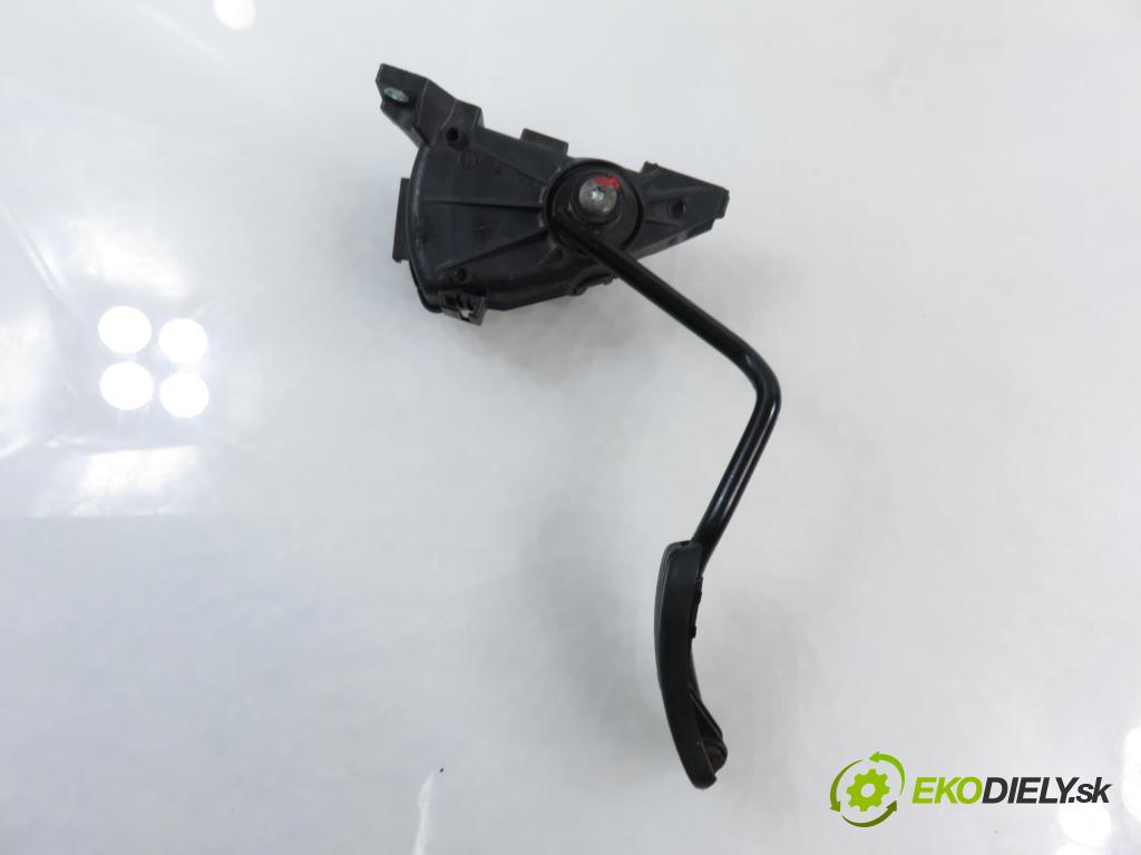 RENAULT TRAFIC II Skrzynia (FL) FURGON 2007 84,00 2.0 dCi 115 - M9R 780 1995,00 Potenciometer plynu 7700313060 ; 6PV00811914 (Potenciometer plynového pedálu)