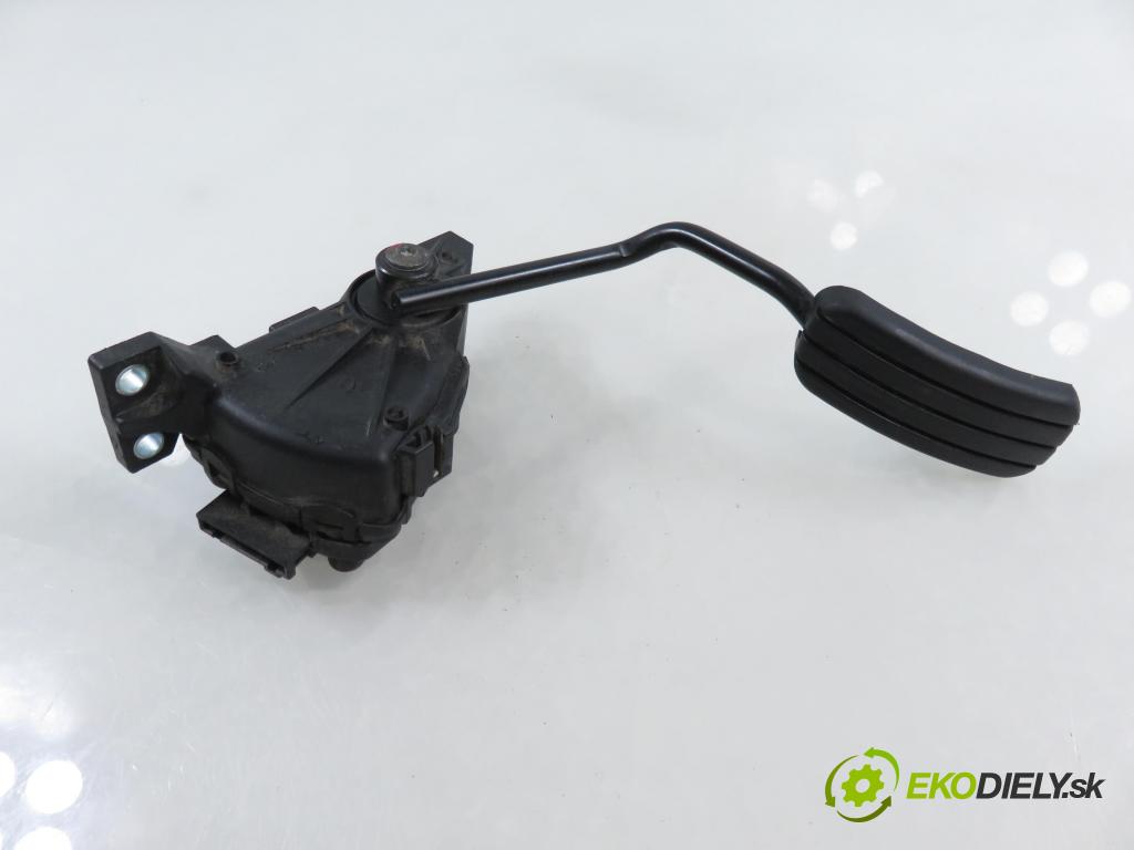 RENAULT TRAFIC II Skrzynia (FL) FURGON 2007 84,00 2.0 dCi 115 - M9R 780 1995,00 Potenciometer plynu 7700313060 ; 6PV00811914 (Potenciometer plynového pedálu)