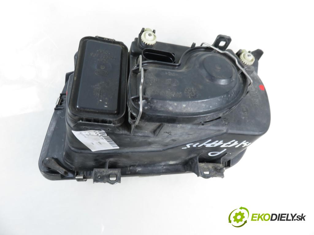 VW BORA (1J2) SEDAN 2000 85,00 2 - AQY 1984,00 světlo PP