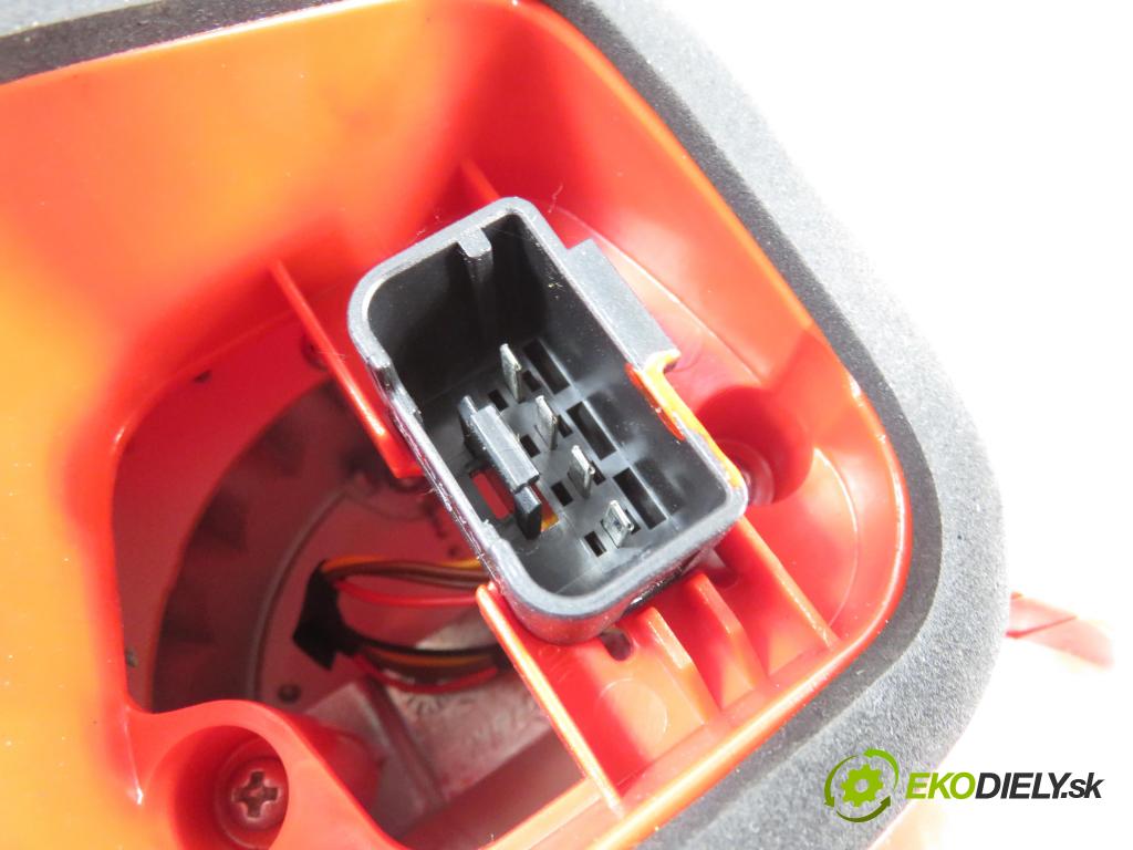 VW PASSAT B6 Variant (3C5) KOMBI 2006 184,00 3.2 FSI 4motion - AXZ 3168,00 světlo pravé zadní 3C9945096B