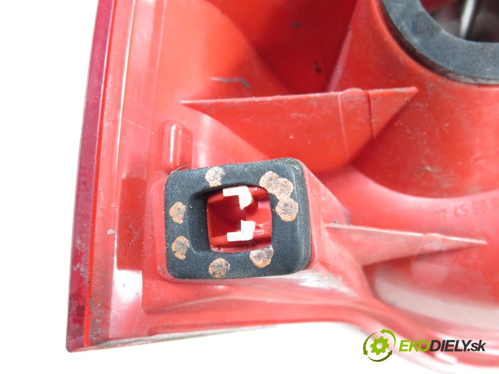 VW PASSAT B6 Variant (3C5) KOMBI 2006 184,00 3.2 FSI 4motion - AXZ 3168,00 světlo pravé zadní 3C9945096B