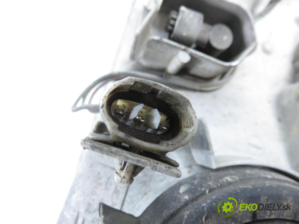 SUZUKI GRAND VITARA I (FT, HT) TERENOWY 2002 64,00 2.0 TD 87 4x4 - RF (MAZDA) 1998,00 Svetlo LP