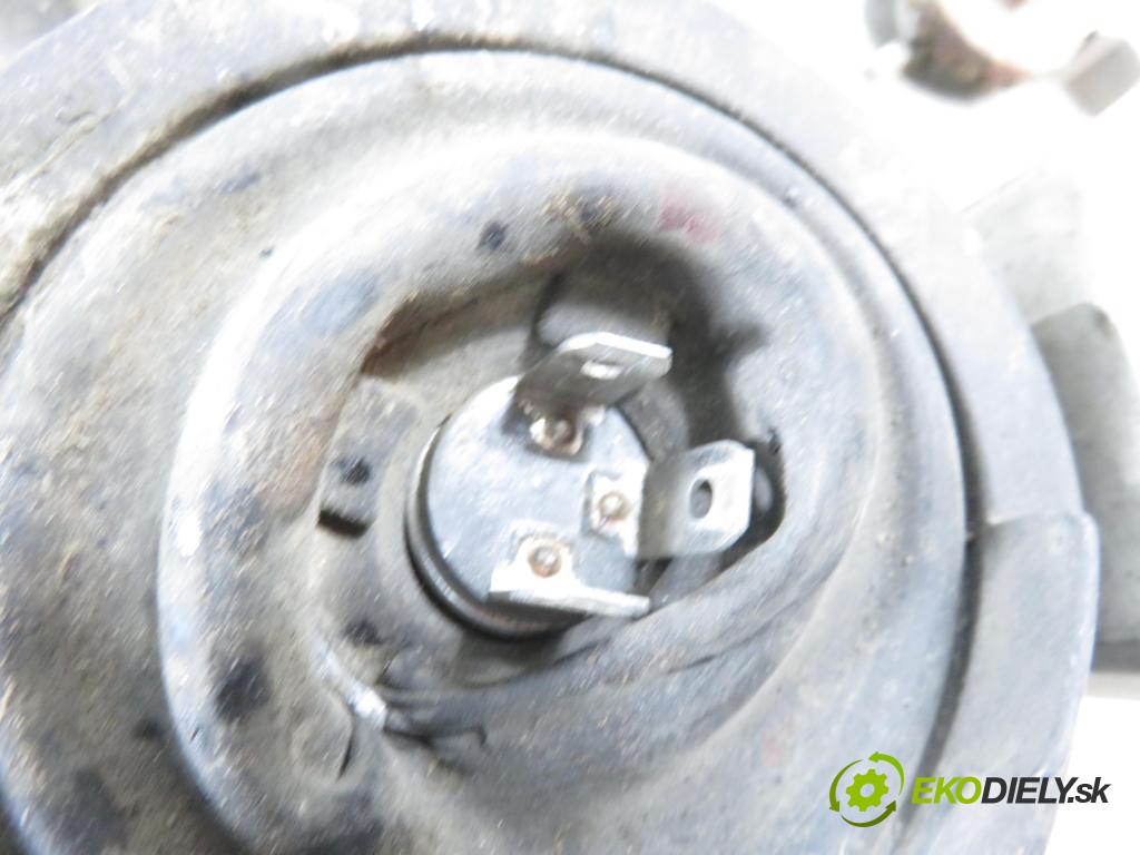 SUZUKI GRAND VITARA I (FT, HT) TERENOWY 2002 64,00 2.0 TD 87 4x4 - RF (MAZDA) 1998,00 Svetlo LP