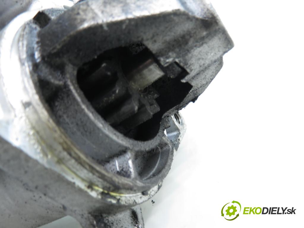 RENAULT TRAFIC II Skrzynia (FL) FURGON 2007 84,00 2.0 dCi 115 - M9R 780 1995,00 Štartér  (Štartér)