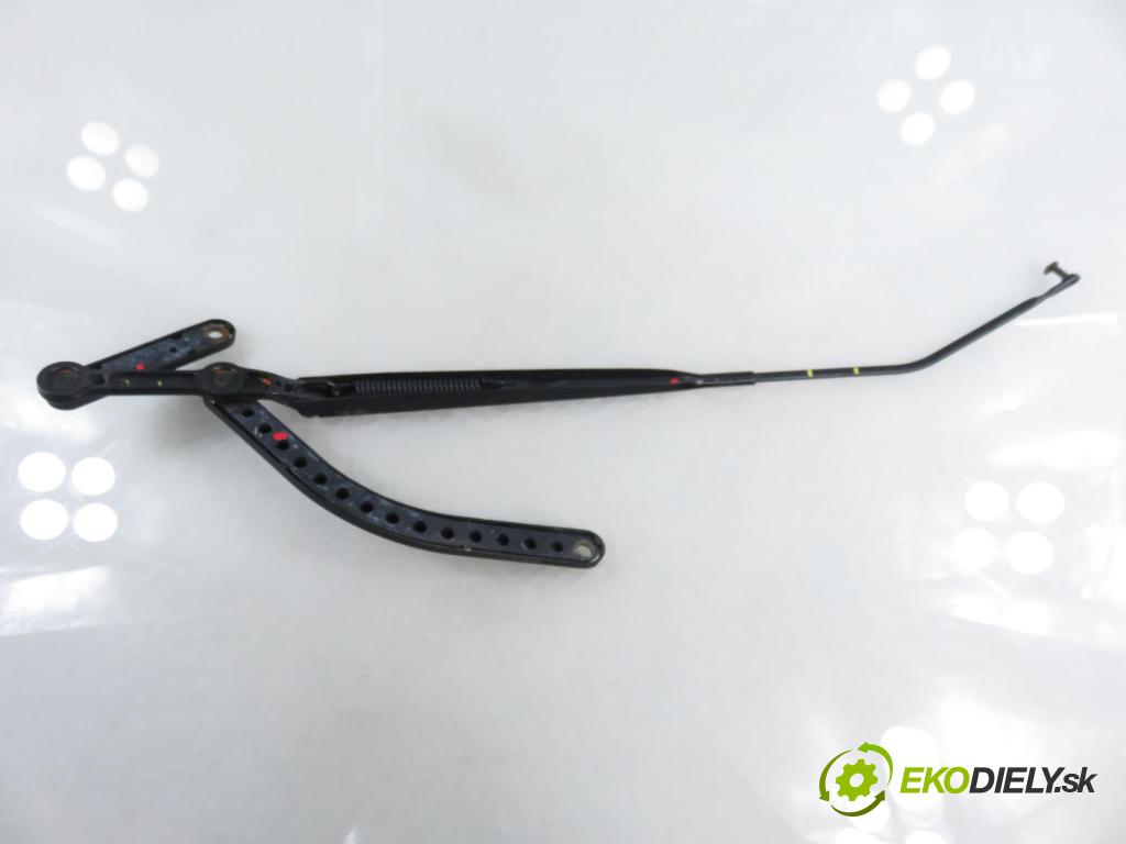 RENAULT GRAND SCENIC II (JM0/1_) MINIVAN 2004 99,00 2.0 135 - F4R 771 1998,00 RAMENO: stierače PP 8200113231 ; 80010797