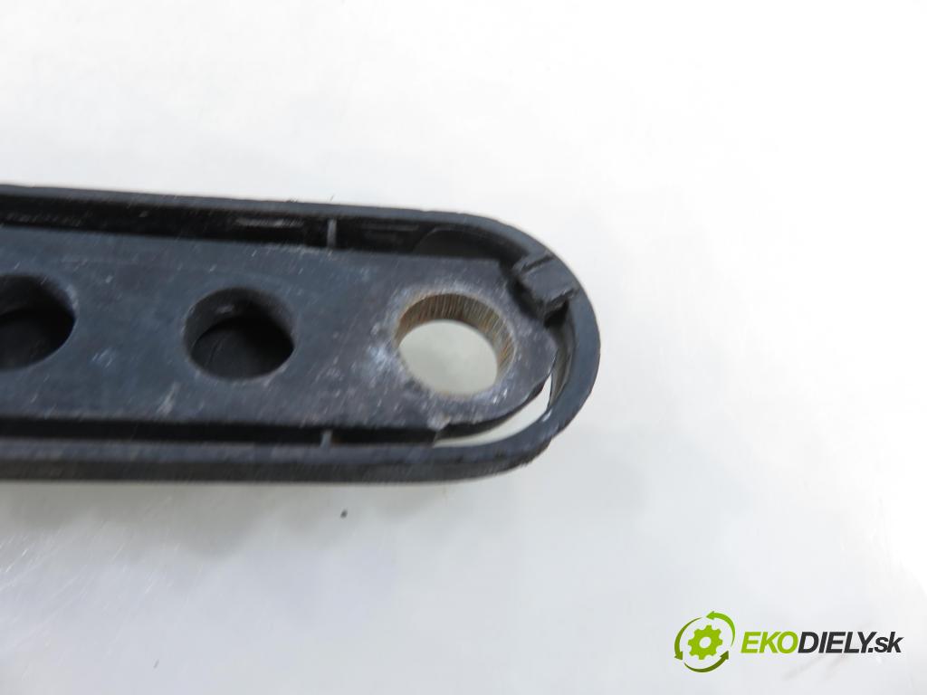 RENAULT GRAND SCENIC II (JM0/1_) MINIVAN 2004 99,00 2.0 135 - F4R 771 1998,00 RAMENO: stierače PP 8200113231 ; 80010797