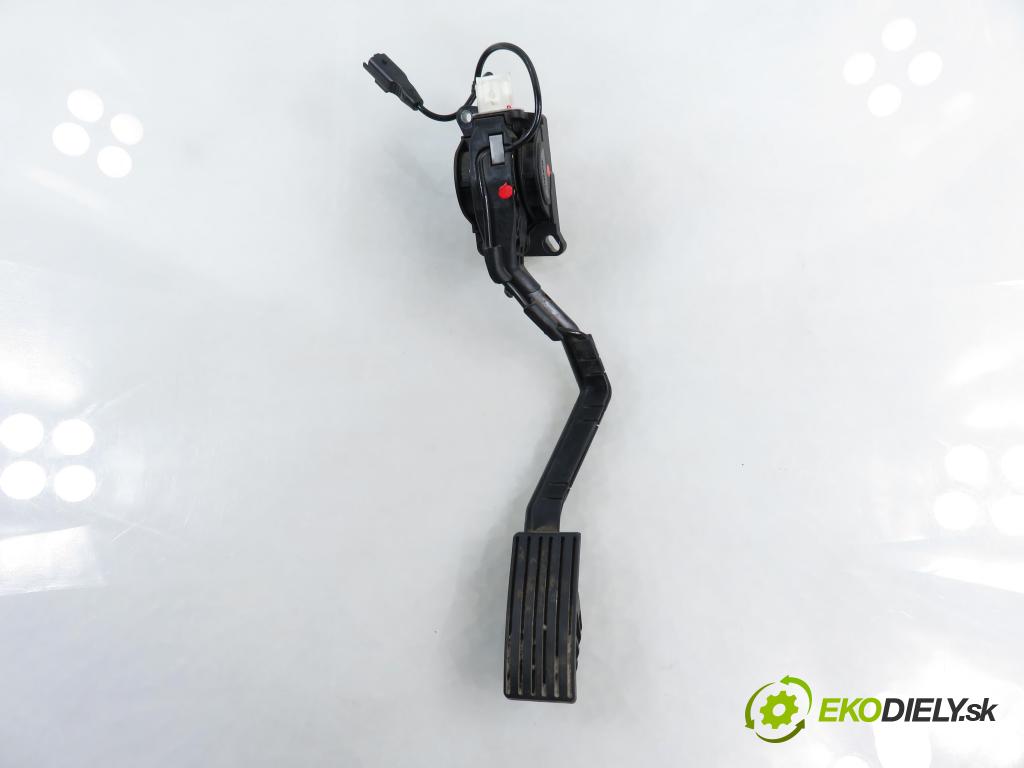 PEUGEOT 407 (6D_) SEDAN 2005 100,00 2.0 HDi 135 - RHR 1997,00 Potenciometer plynu 9650341780 ; 0280755012 ; F00C3P2335 (Potenciometer plynového pedálu)