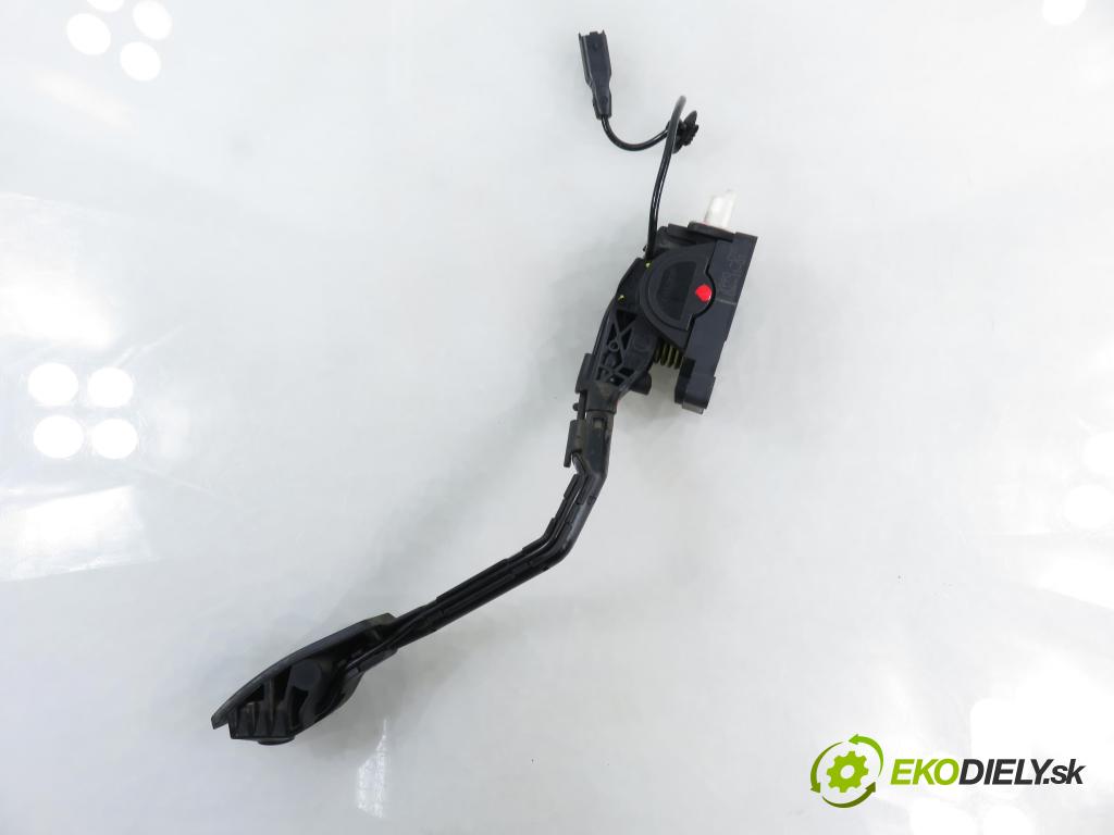 PEUGEOT 407 (6D_) SEDAN 2005 100,00 2.0 HDi 135 - RHR 1997,00 Potenciometer plynu 9650341780 ; 0280755012 ; F00C3P2335 (Potenciometer plynového pedálu)