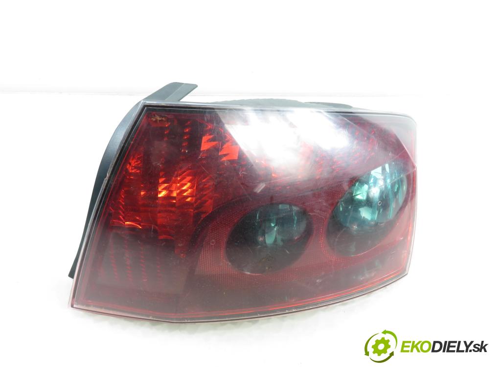 PEUGEOT 407 (6D_) SEDAN 2005 100,00 2.0 HDi 135 - RHR 1997,00 Svetlo pravé zadné 9656606280