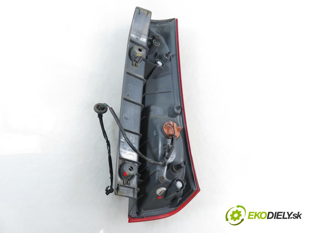 KIA CEE'D SW (ED) KOMBI 2008 66,00 1.6 CRDi 90 - D4FB-L 1582,00 světlo levé zadní