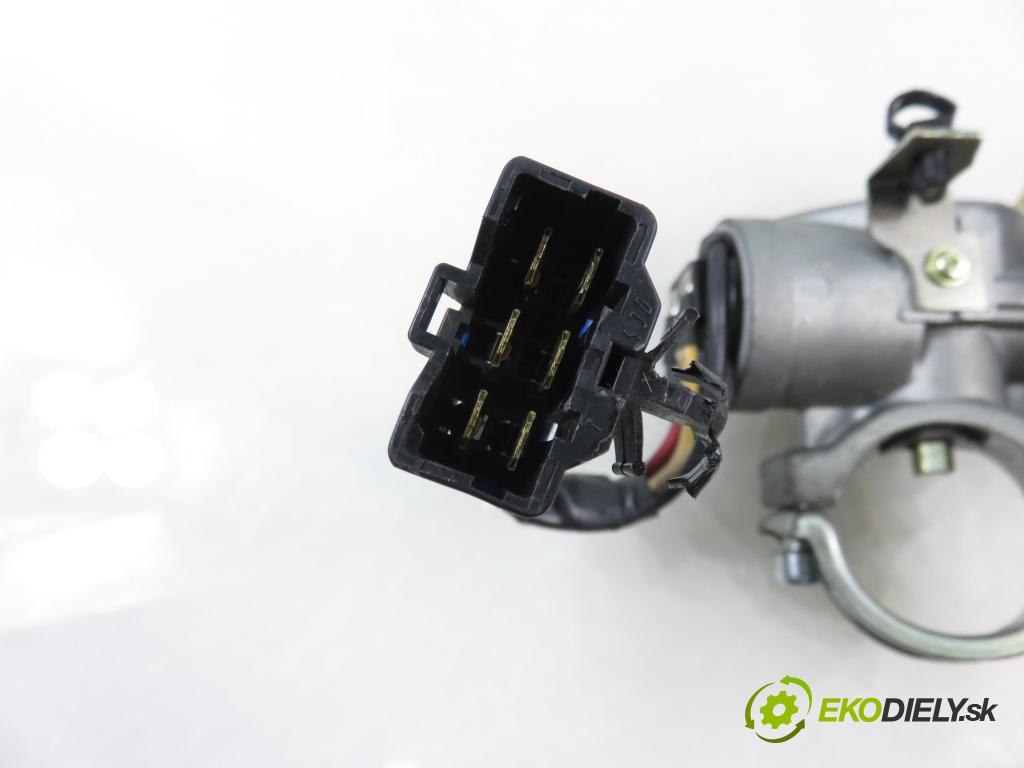 KIA CEE'D SW (ED) KOMBI 2008 66,00 1.6 CRDi 90 - D4FB-L 1582,00 spinačka / zámky