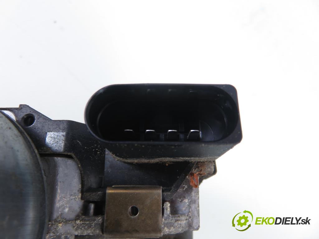 FORD FOCUS III HB 2011 85,00 1.6 TDCi - T1DA 1560,00 motorek stěrače ZADNÍ: BM5117504BL ; 0390248153