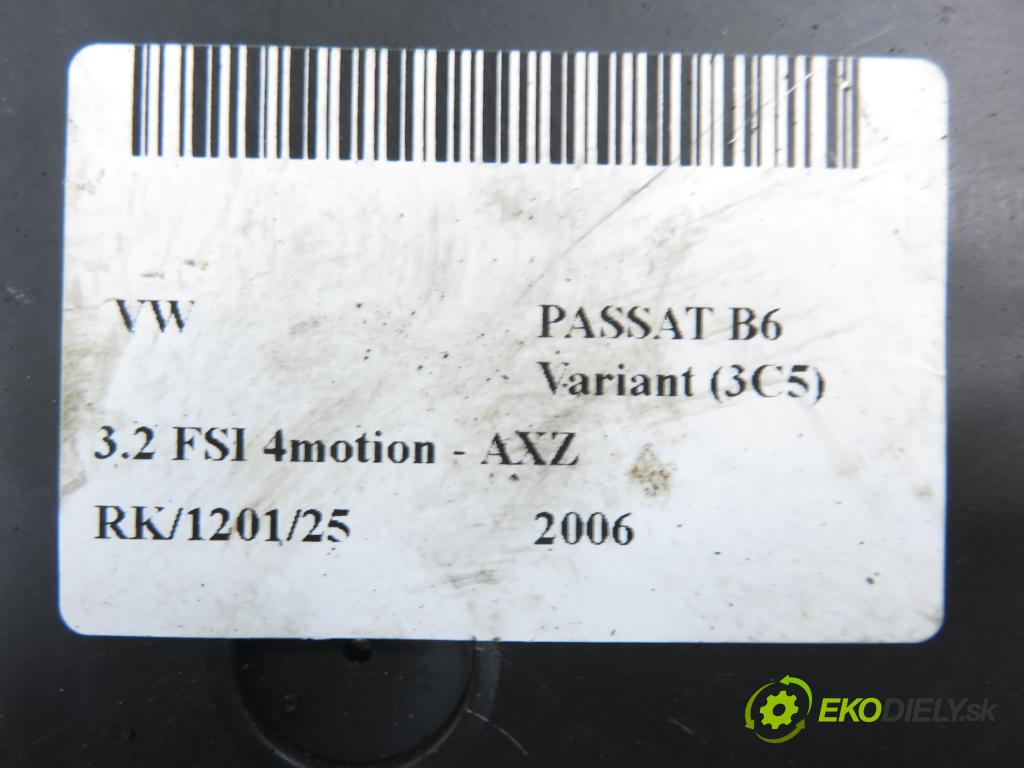 VW PASSAT B6 Variant (3C5) KOMBI 2006 184,00 3.2 FSI 4motion - AXZ 3168,00 skříňka POJISTKY: na AKUMULATOR: 8P0937548A