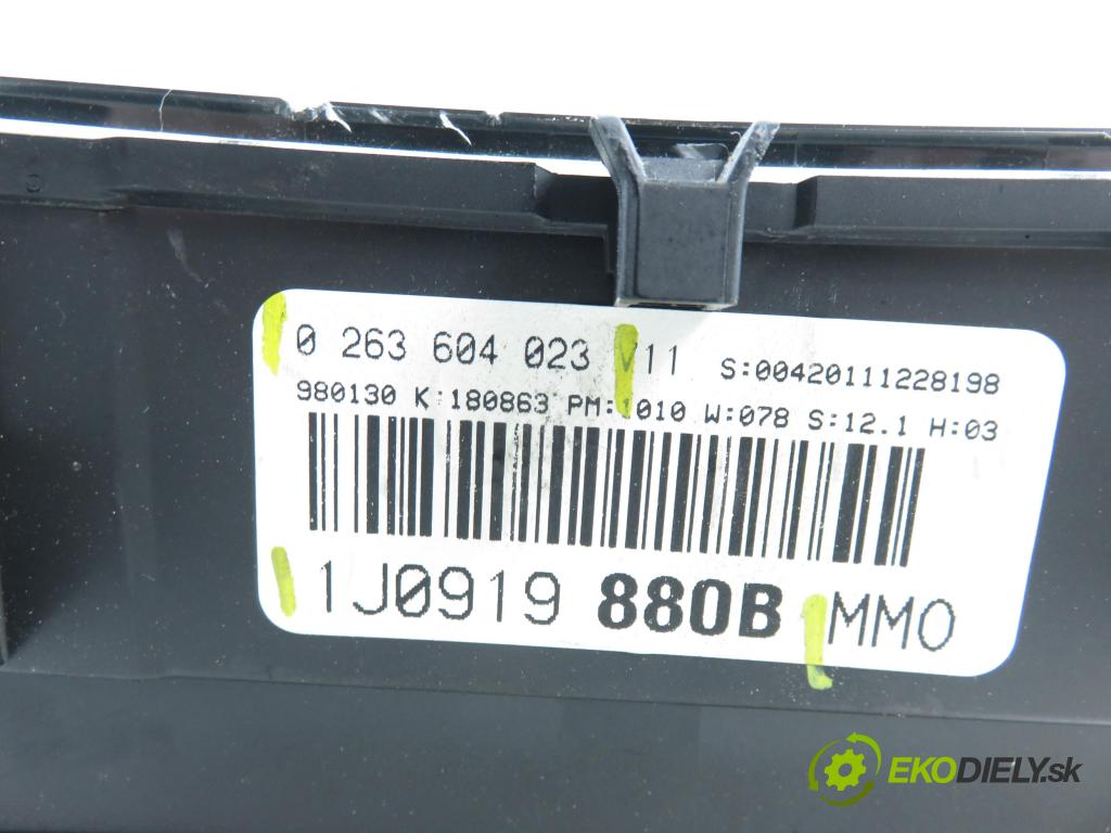 VW GOLF IV (1J1) HB 1998 74,00 1.6 - AKL 1595,00 Prístrojovka elektrický 1J0919880B ; 0263604023