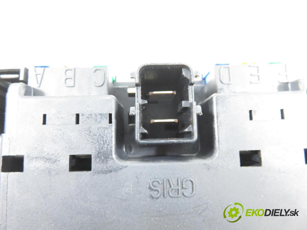 PEUGEOT 206 liftback (2A/C) HB 1999 55,00 1.4 i 75 -  KFX 1361,00 MODUL BSI 9626460880 ; S105872300E