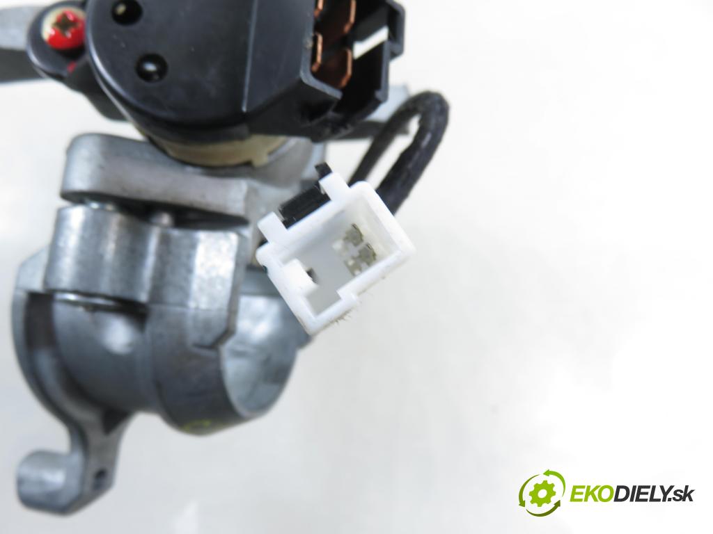 MITSUBISHI SPACE STAR nadwozie wielkoprzestrzenne (MPV) (DG_A) HB 2003 60,00 1.3 16V (DG1A) - 4G13 (16V) 1299,00 spinačka 3627890 (Spínacia skrinka)