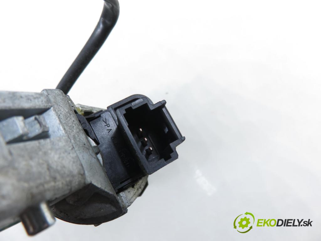 PEUGEOT 407 (6D_) SEDAN 2005 100,00 2.0 HDi 135 - RHR 1997,00 spinačka N0502455 ; 9648445180 ; N0502073 (Spínacia skrinka)