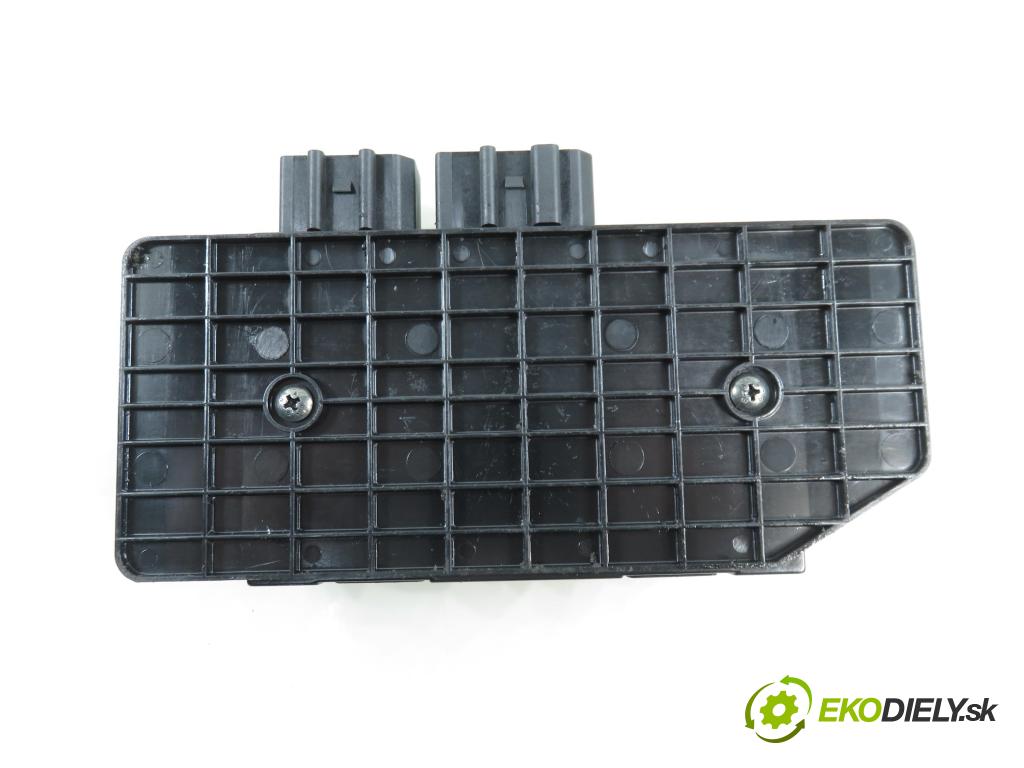 VW PASSAT B5.5 Variant (3B6) KOMBI 2001 74,00 1.9 TDI PD 101 - AVB 1896,00 MODUL komfortu 1C0959799B