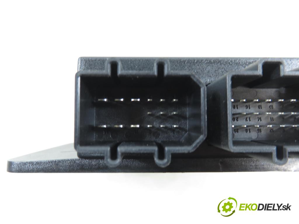 VW PASSAT B5.5 Variant (3B6) KOMBI 2001 74,00 1.9 TDI PD 101 - AVB 1896,00 MODUL komfortu 1C0959799B