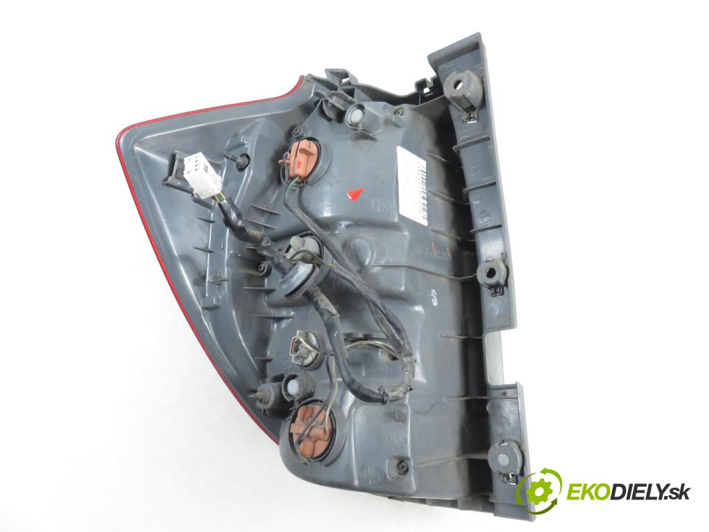 KIA CEE'D SW (ED) KOMBI 2008 66,00 1.6 CRDi 90 - D4FB-L 1582,00 Svetlo pravé zadné 167586