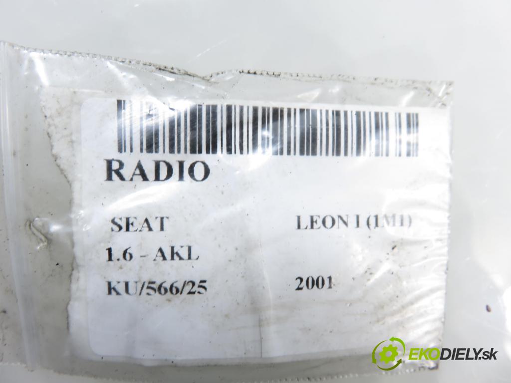 SEAT LEON (1M1) HB 2001 74,00 1.6 - AKL 1595,00 RADIO 1M0035186C