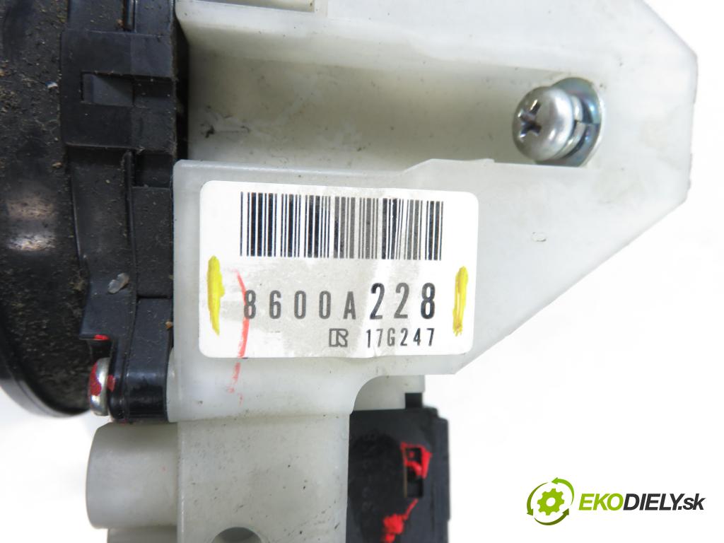 CITROEN C-CROSSER (EP_) SUV 2008 115,00 2.2 HDi 160 - 4HN (DW12MTED4) 2179,00 páčka/prepínač 8651A084 ; 8600A228