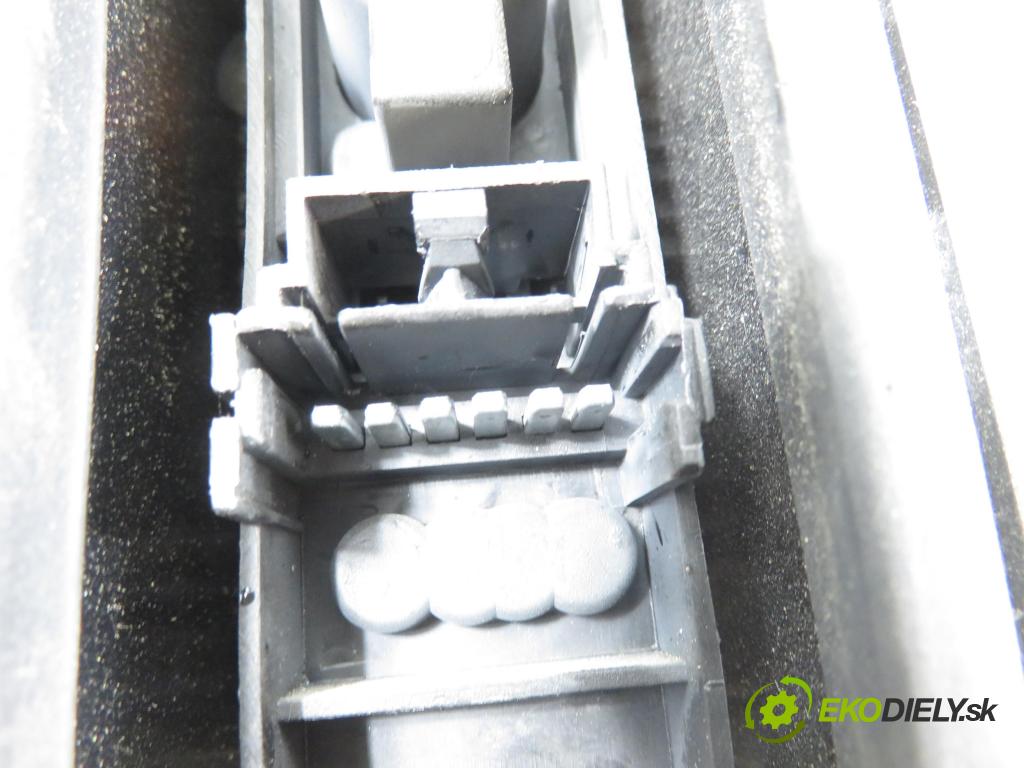 RENAULT KANGOO (KC0/1_) KOMBIVAN 2007 55,00 1.2 16V (KC05, KC06, KC03, KC0T, KC0W, KC1D) - D4F 1149,00 Svetlo pravé zadné