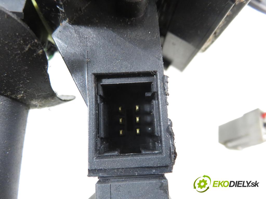 RENAULT LAGUNA II (BG0/1_) LIFTBACK 2004 88,00 1.9 dCi (BG08, BG0G) - F9Q 674 1870,00 páčka/prepínač 8200012244 ; 8200260781A ; 34448501AX