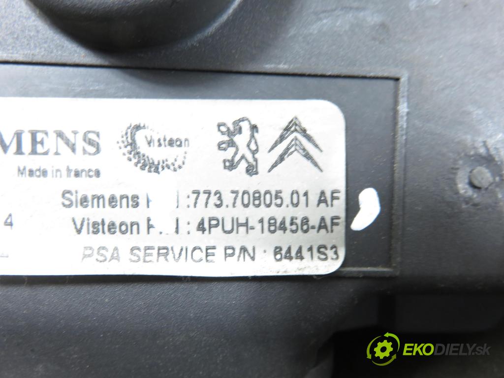 PEUGEOT 407 (6D_) SEDAN 2005 100,00 2.0 HDi 135 - RHR 1997,00 Ventilátor vetráku 4PUH18456AF