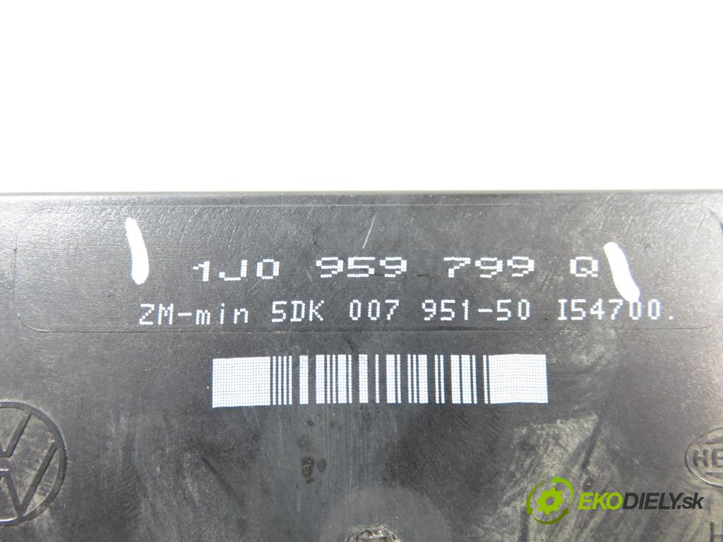 SKODA OCTAVIA I (1U2) LIFTBACK 2001 75,00 1.6 - AVU 1595,00 MODUL komfortu 1J0959799Q