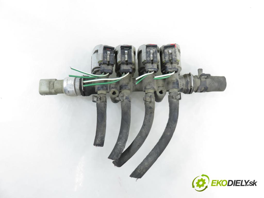 SKODA OCTAVIA I (1U2) LIFTBACK 2001 75,00 1.6 - AVU 1595,00 Lišta vstrekovacia LPG 10R041226